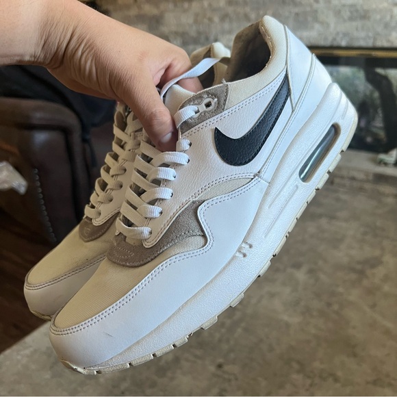 Size 10.5 NIKE AIR MAX 1 PREMIUM WHITE-BLACK-PHANTOM 